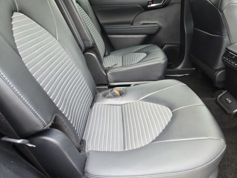Used 2025 Toyota Highlander XSE AWD/4WD image 22