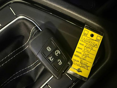 Certified 2024 Volkswagen Taos SE FWD image 37