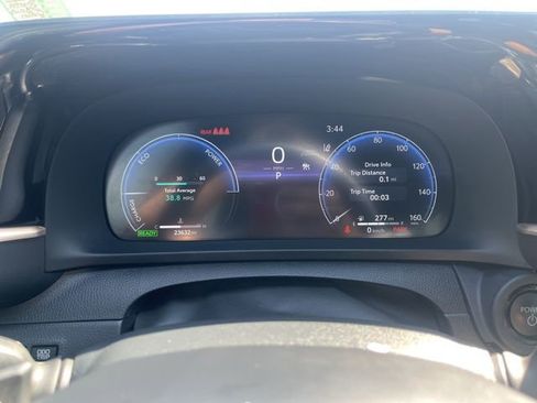 Used 2025 Toyota Crown Signia AWD/4WD image 13