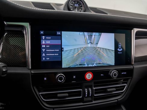 Certified 2025 Porsche Macan GTS image 27