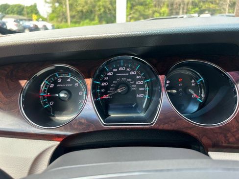 Used 2011 Ford Taurus Limited FWD image 13