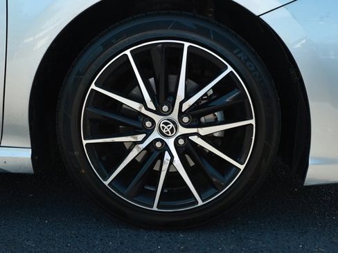 Used 2023 Toyota Camry SE FWD image 5