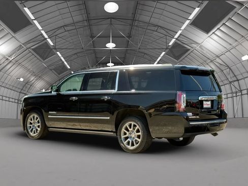 Used 2017 GMC Yukon XL Denali w/ Open Road Package AWD/4WD image 5