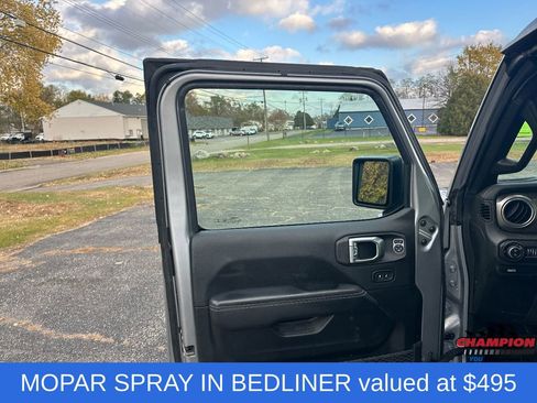 Used 2021 Jeep Gladiator Overland image 15