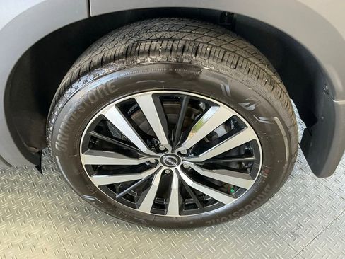Used 2024 Nissan Pathfinder Platinum AWD/4WD image 46