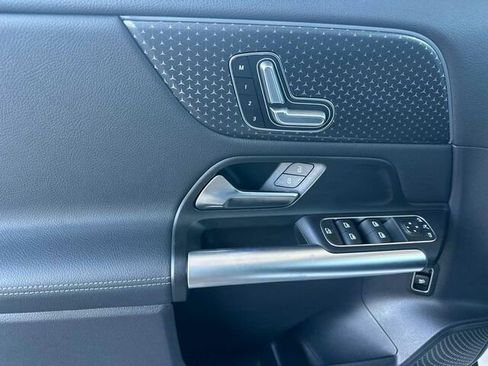 Used 2025 Mercedes-Benz GLA 250 4MATIC image 13