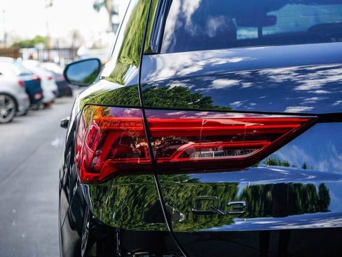 Used 2022 Audi Q3 2.0T Premium w/ Convenience Package image 9