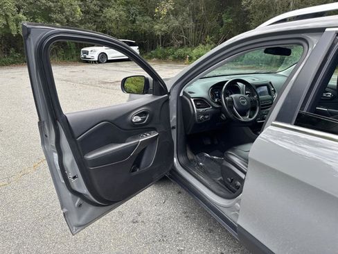 Used 2020 Jeep Cherokee Latitude Plus w/ Cold Weather Group image 12