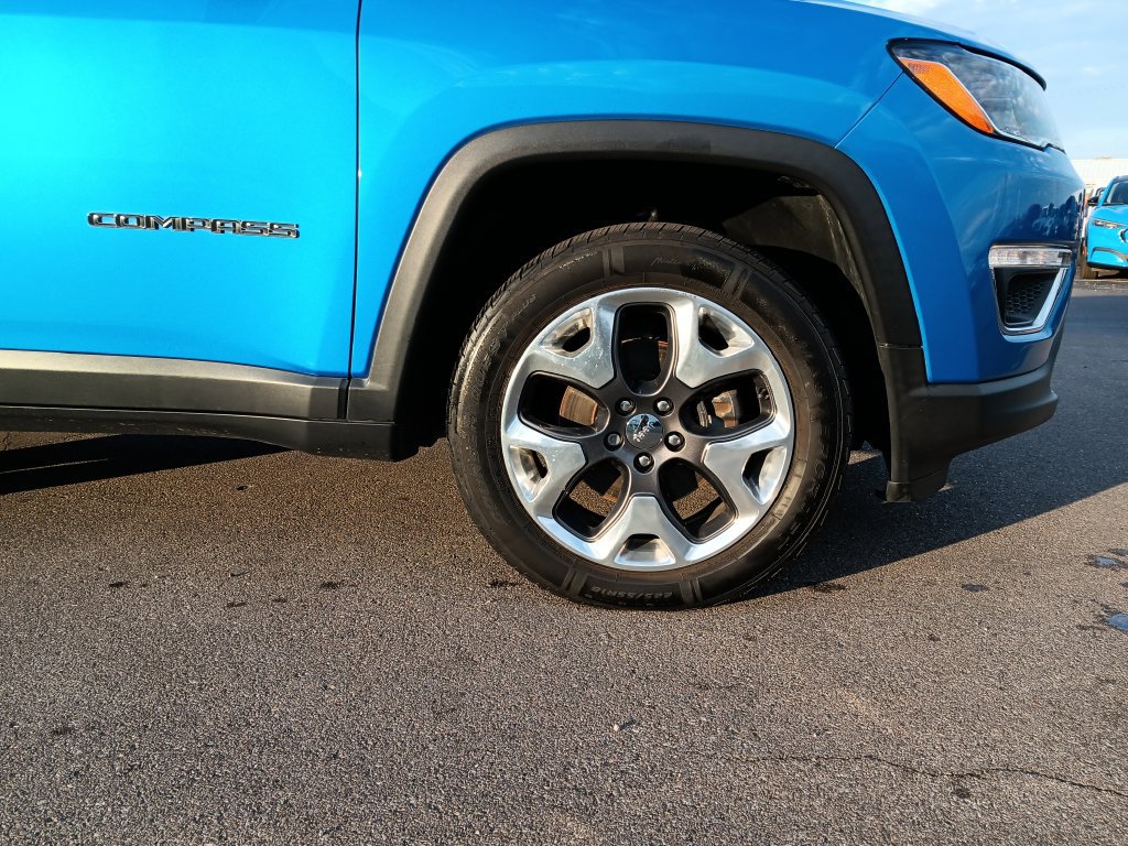 Used 2018 Jeep Compass Limited w/ Safe & Security Group AWD/4WD image 3
