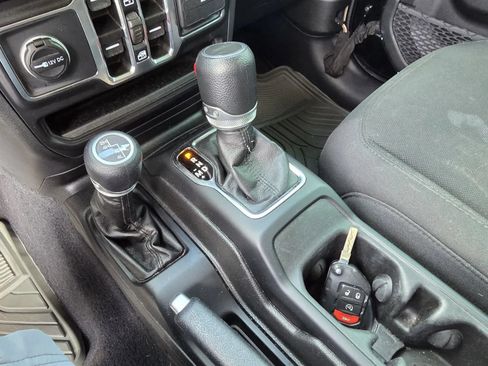 Used 2023 Jeep Gladiator Sport AWD/4WD image 21