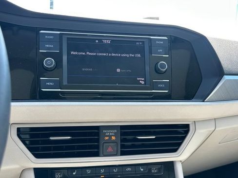 Used 2024 Volkswagen Jetta SE w/ Panoramic Sunroof Package FWD image 20