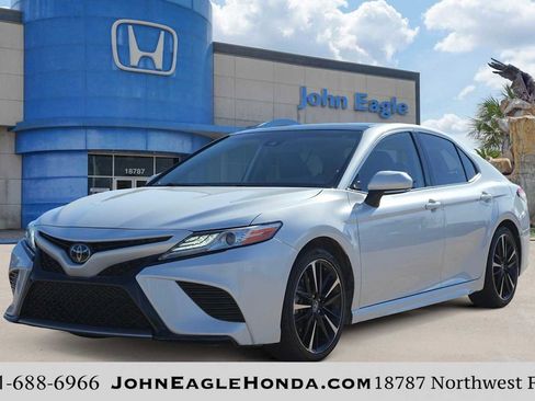 Used 2020 Toyota Camry XSE image 1