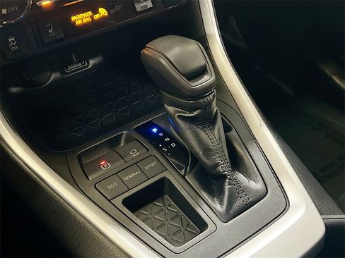 Used 2019 Toyota RAV4 XLE image 16