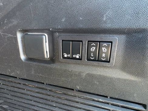Used 2023 Chevrolet Tahoe High Country AWD/4WD image 19