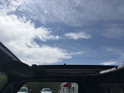 Used 2023 Jeep Wrangler Unlimited w/ Sun & Screen Package AWD/4WD image 39