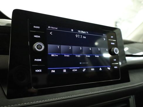 New 2026 Volkswagen Taos SE image 16