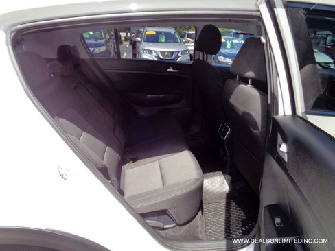 Used 2022 Kia Sportage LX AWD/4WD image 19