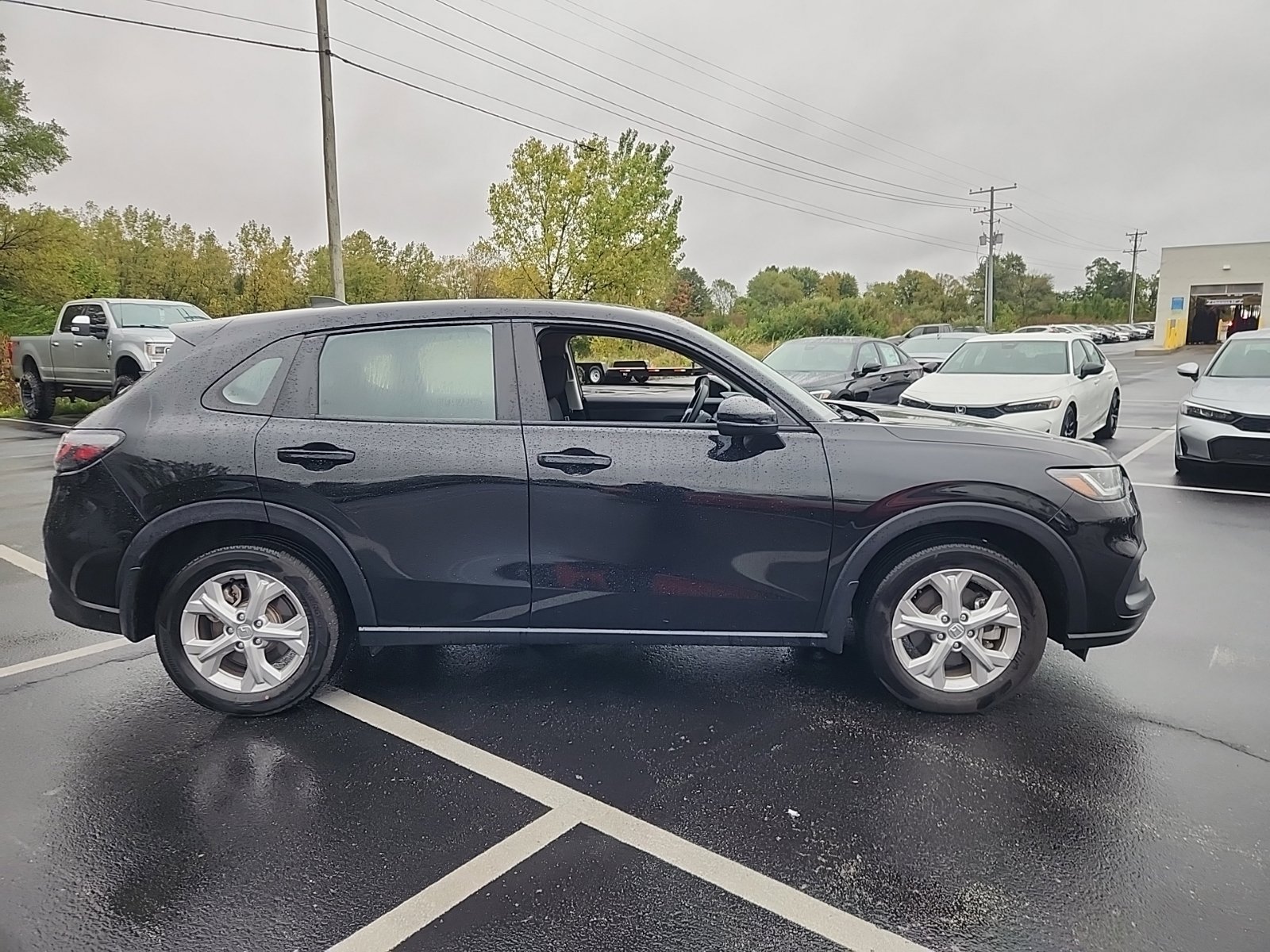 Used 2025 Honda HR-V LX image 8