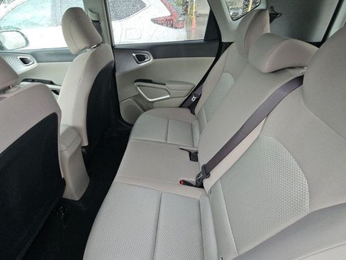Used 2025 Kia Soul LX w/ LX Technology Package FWD image 10