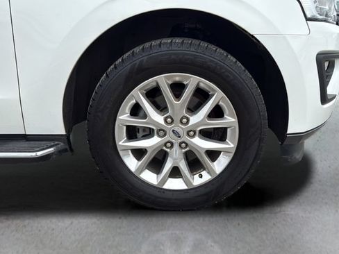 Used 2020 Ford Expedition XLT w/ Equipment Group 202A AWD/4WD image 31