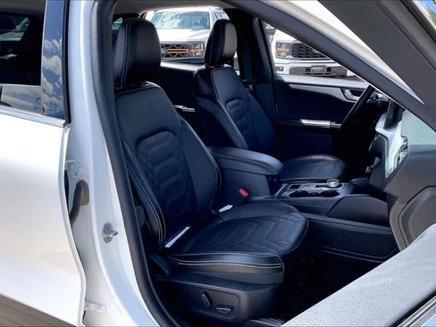 Used 2023 Ford Escape Platinum w/ Premium Technology Package image 9