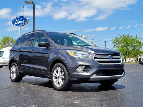 Used 2018 Ford Escape SE w/ SE Sync 3 Package image 1