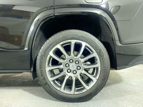 Used 2023 GMC Acadia Denali image 5