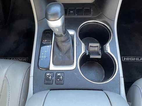 Used 2016 Toyota Highlander XLE FWD image 18