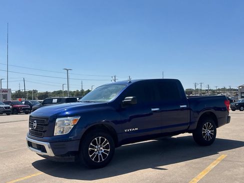 Used 2021 Nissan Titan SV RWD image 12