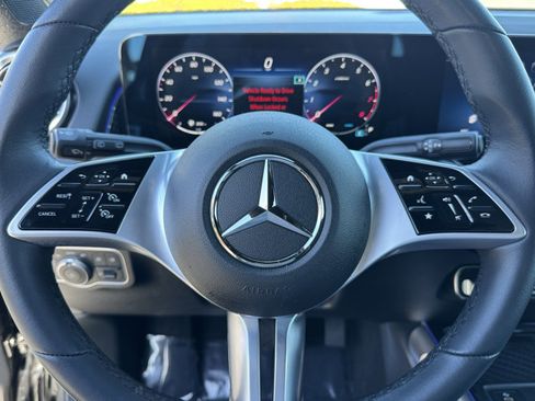 Used 2025 Mercedes-Benz GLB 250 image 24