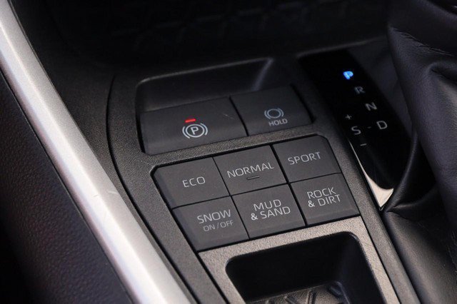 Used 2025 Toyota RAV4 XLE w/ Weather Package AWD/4WD image 18
