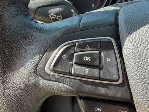 Used 2018 Ford Focus SE w/ Cold Weather Package FWD image 14