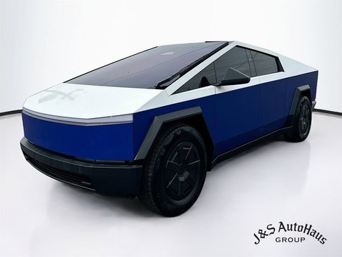 Used 2024 Tesla Cybertruck AWD Crew Cab image 3