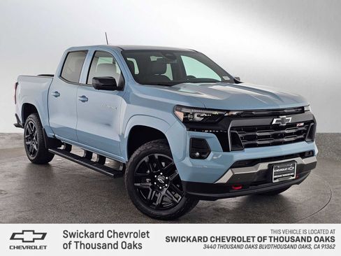 Used 2025 Chevrolet Colorado Z71 w/ Technology Package AWD/4WD image 1