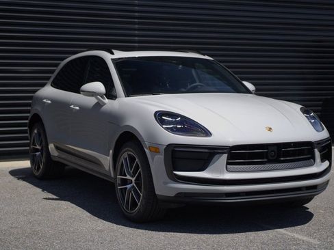 Certified 2025 Porsche Macan Turbo image 7