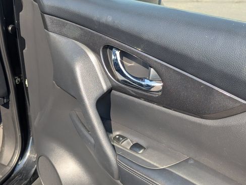 Used 2019 Nissan Rogue SV AWD/4WD image 37