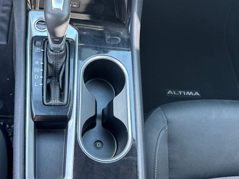 Used 2024 Nissan Altima 2.5 SV FWD image 13