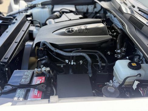 Used 2020 Toyota Tacoma TRD Off-Road w/ Technology Package AWD/4WD image 10