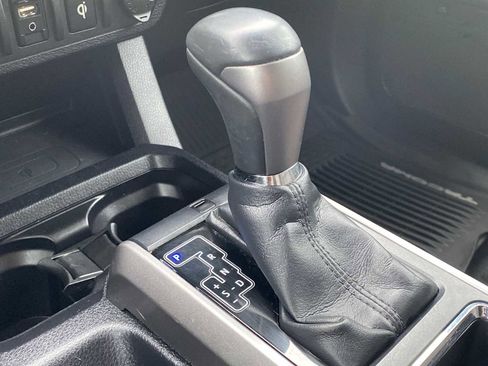 Used 2017 Toyota Tacoma Limited w/ Tow Package image 19