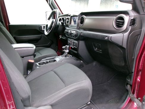 Used 2021 Jeep Gladiator Sport image 8