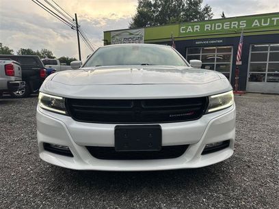 Used 2017 Dodge Charger SXT w/ Navigation & Travel Group