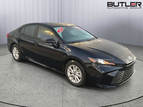 Certified 2025 Toyota Camry LE FWD image 8