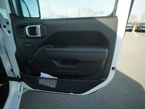 New 2025 Jeep Gladiator Sport image 19