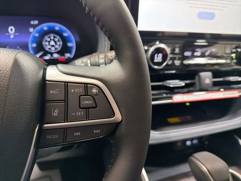 Used 2026 Toyota Highlander Platinum AWD/4WD image 30