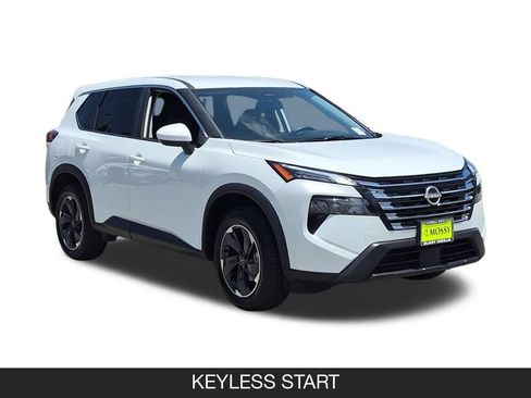 Used 2025 Nissan Rogue SV FWD image 2
