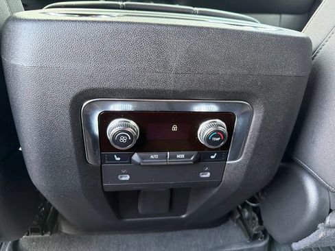 Used 2024 GMC Yukon SLT w/ SLT Luxury Package AWD/4WD image 19