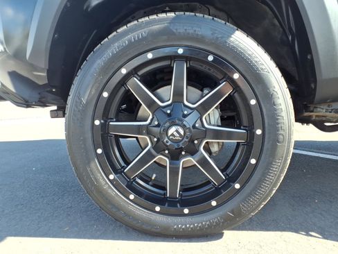 Used 2022 Toyota Tacoma TRD Off-Road w/ Technology Package image 9