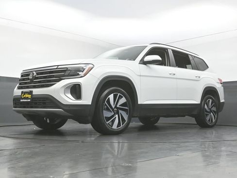 Used 2025 Volkswagen Atlas SE AWD/4WD image 48