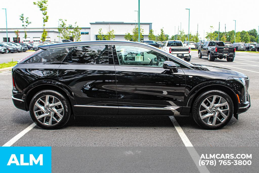 Used 2026 Cadillac Optiq Luxury 2 AWD/4WD image 8