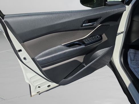 Used 2021 Toyota C-HR Limited FWD image 13